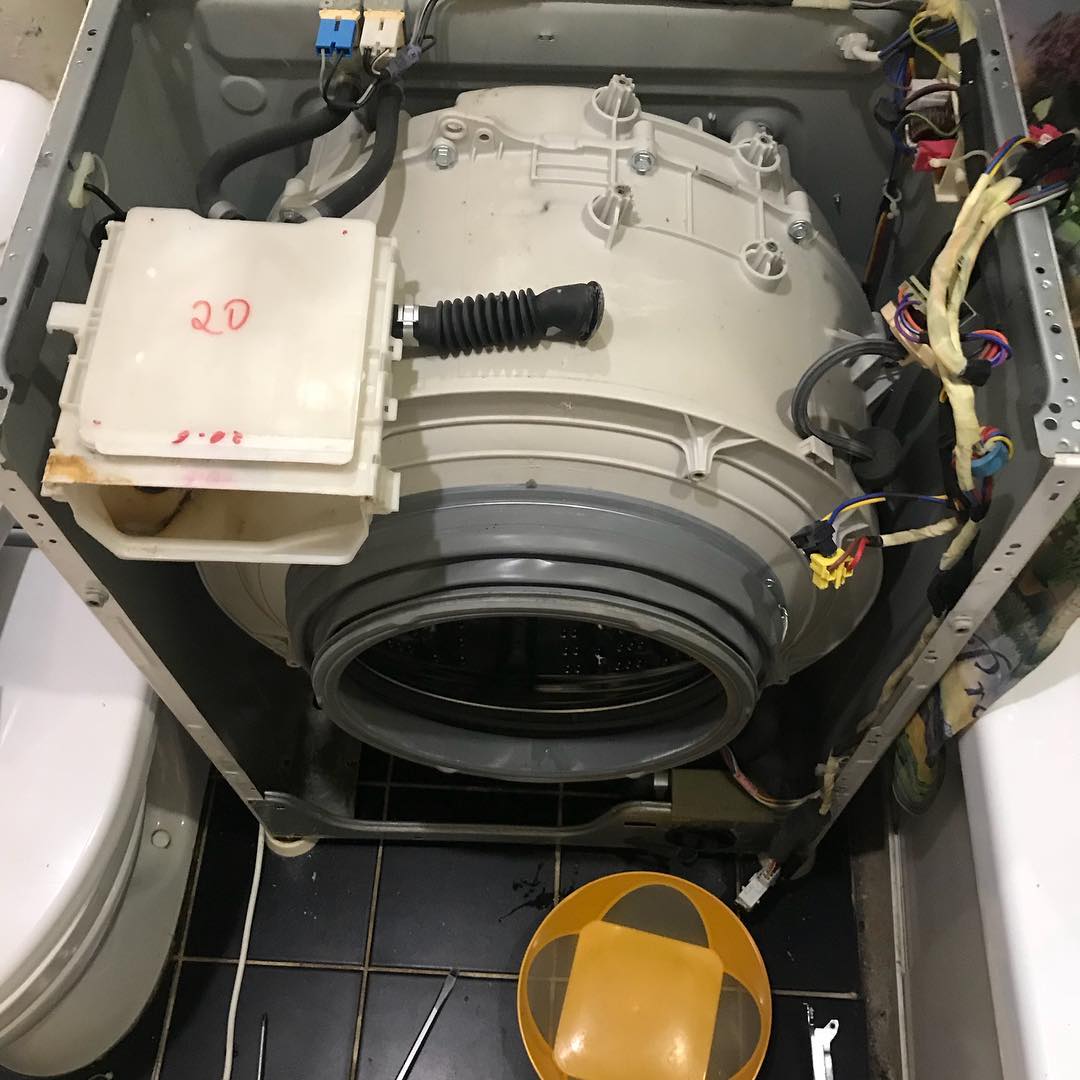 Стиральная машина не сливает воду, как починить?